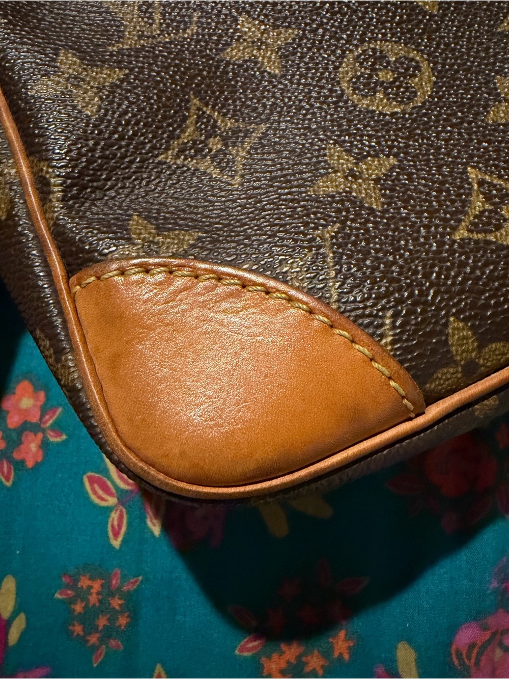 Louis Vuitton Danube Crossbody Bag - Picture 8 of 16